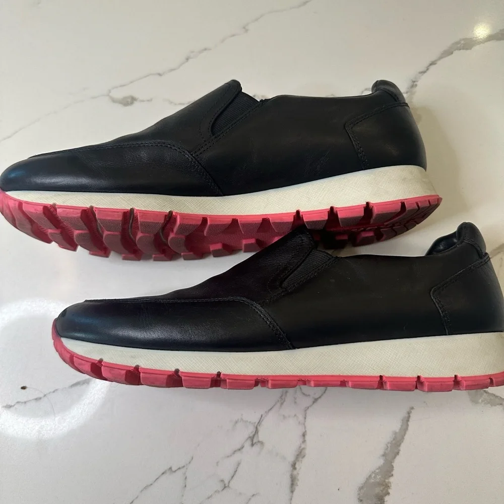 PRADA - Picture 6 of 10